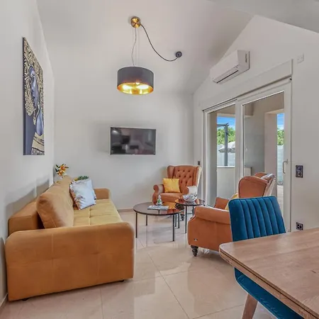 Cozy Two Bedroom Rose With Terrace Apartment Funtana