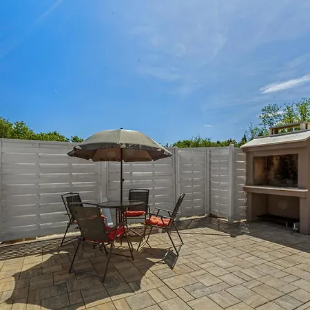 Cozy Two Bedroom Rose With Terrace Apartment *